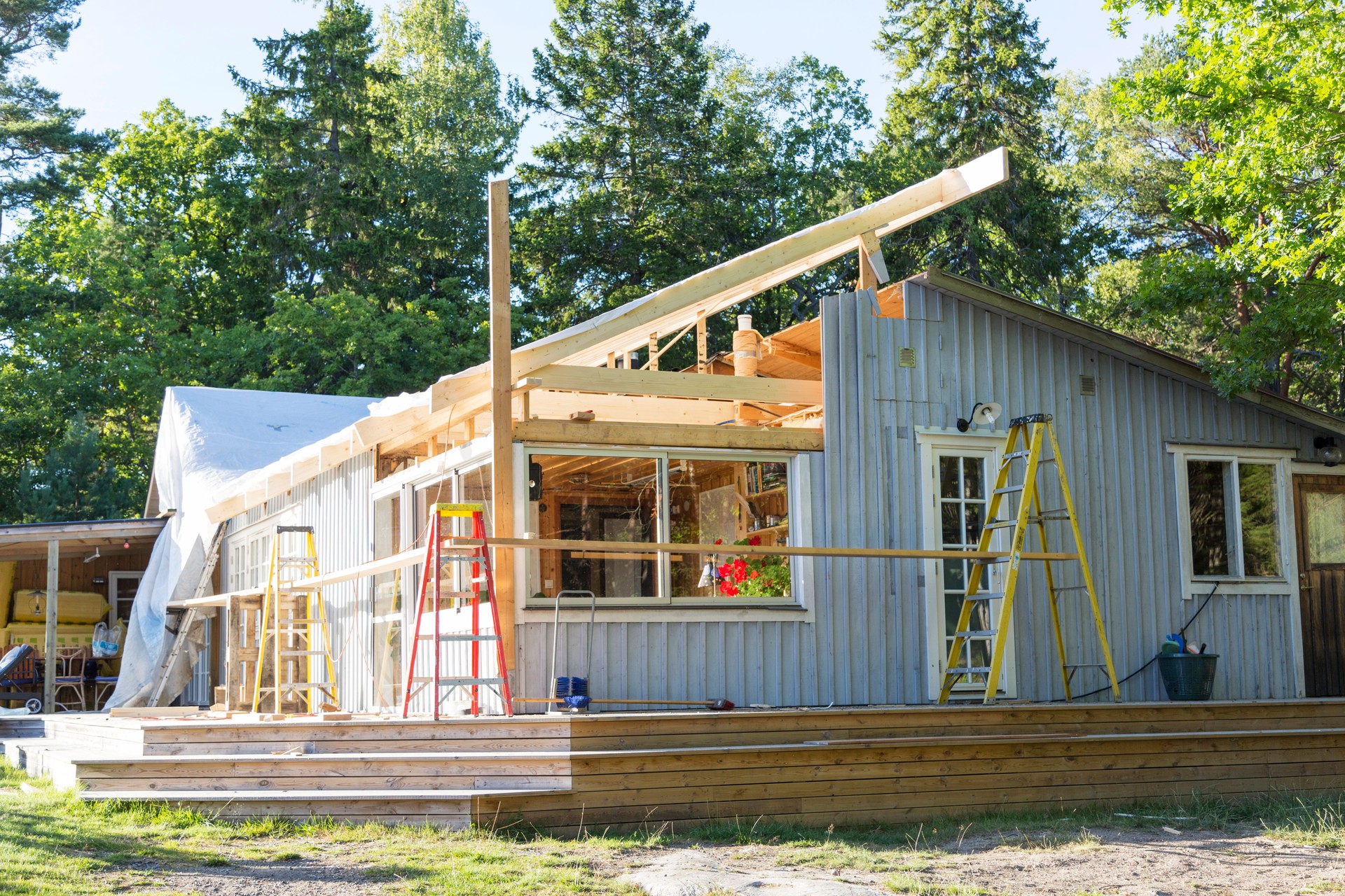 Rebulding the roof of country home